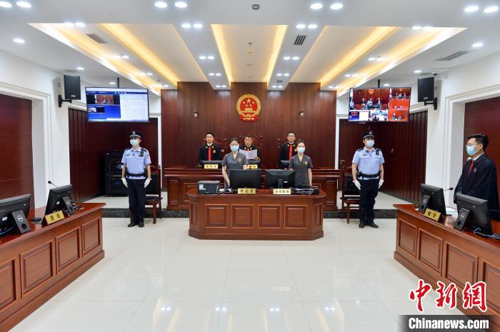庭审现场。　成都市中级人民法院供图