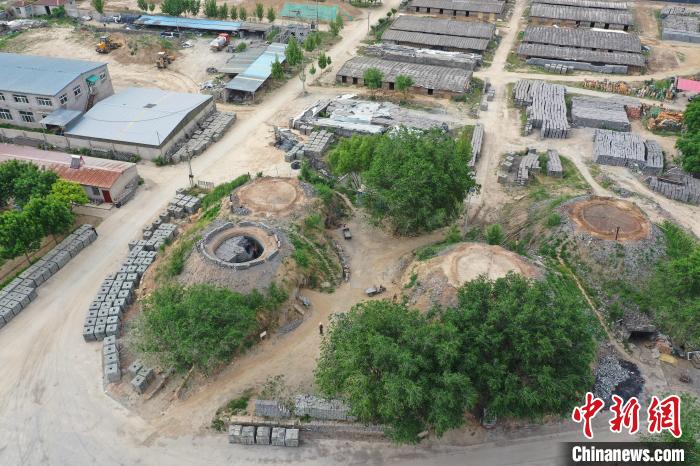 图为任丘市出岸镇古建砖厂。　金洁 摄