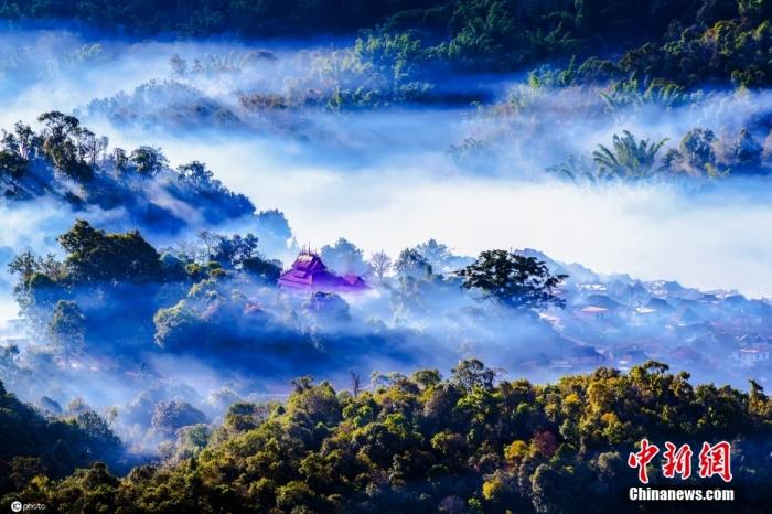 资料图：图为西双版纳热带雨林的小山村。图片来源：ICphoto