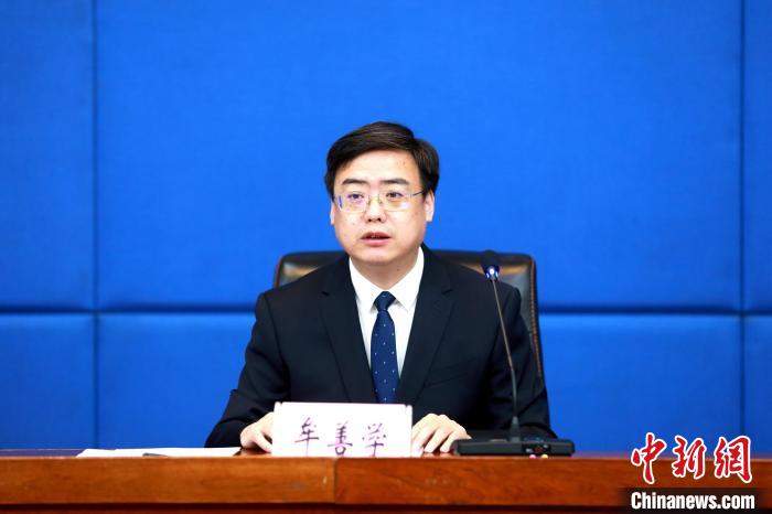 黑龙江省生态环境厅副厅长牟善学在发布会上介绍相关情况。　石启立 摄