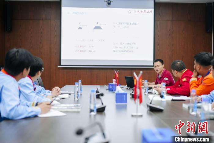 产业工人学习现场。　宁波开放大学供图