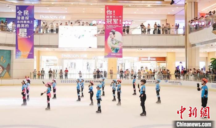 图为花样滑冰“选星计划”现场表演。　广西体育局供图
