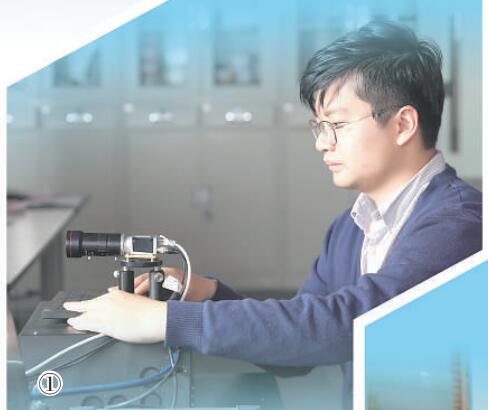 黄帆在工作中。受访者供图