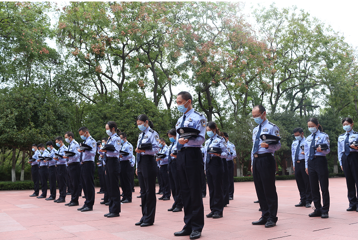 第九个国家烈士纪念日 重庆沙区公安祭奠红岩英烈