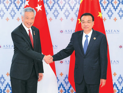李克强分别会见新加坡总理李显龙、越南总理范明政