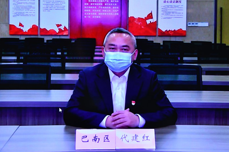代建红介绍有关情况  邹乐 摄