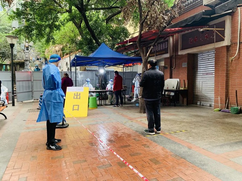志愿者廖克力在防疫一线。  受访者供图