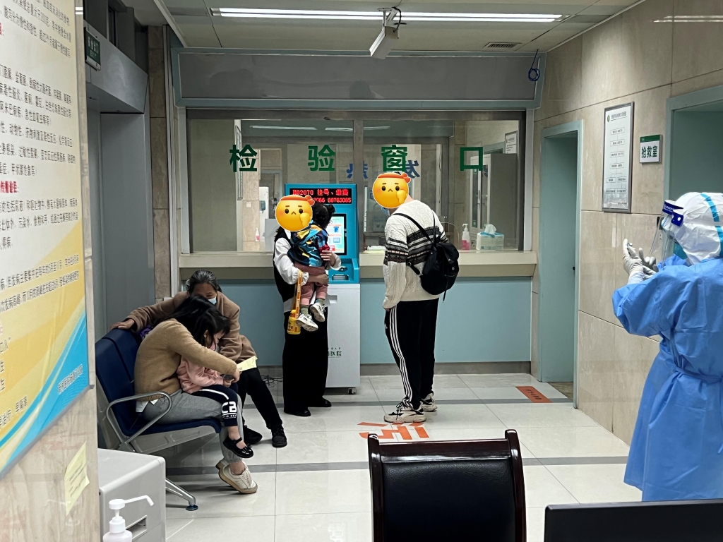 3女孩成功入院治疗。重庆九龙坡警方供图