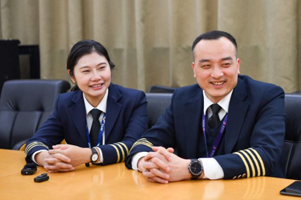 飞行员夫妻：一次次“擦肩而过”换来万家团圆