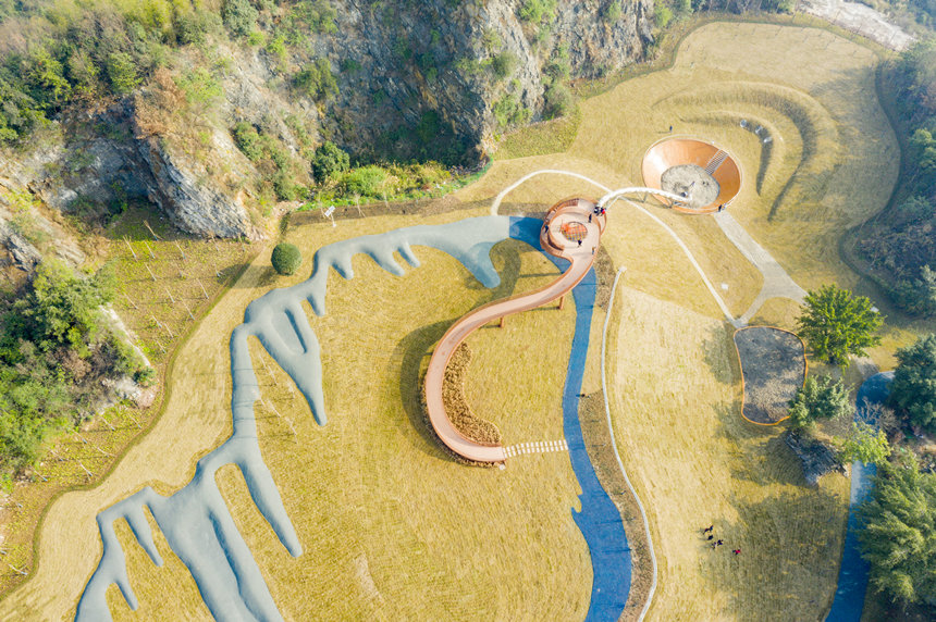 重庆九龙坡：废弃矿山蝶变生态公园