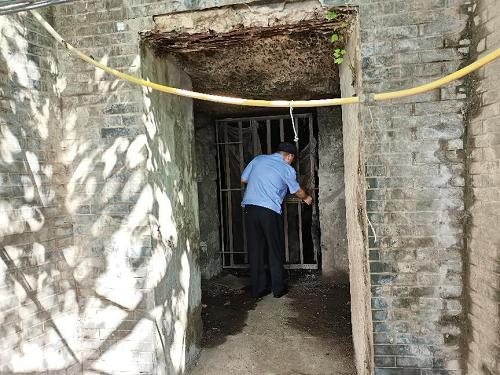 谨防探险事故 大渡口公安开展防空洞安全检查