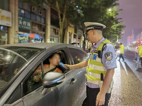 ​铜梁公安开展专项行动 持续整治酒醉驾