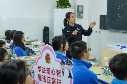 ​“护苗人”吴冬琴：让孩子们成长之路洒满健康和阳光