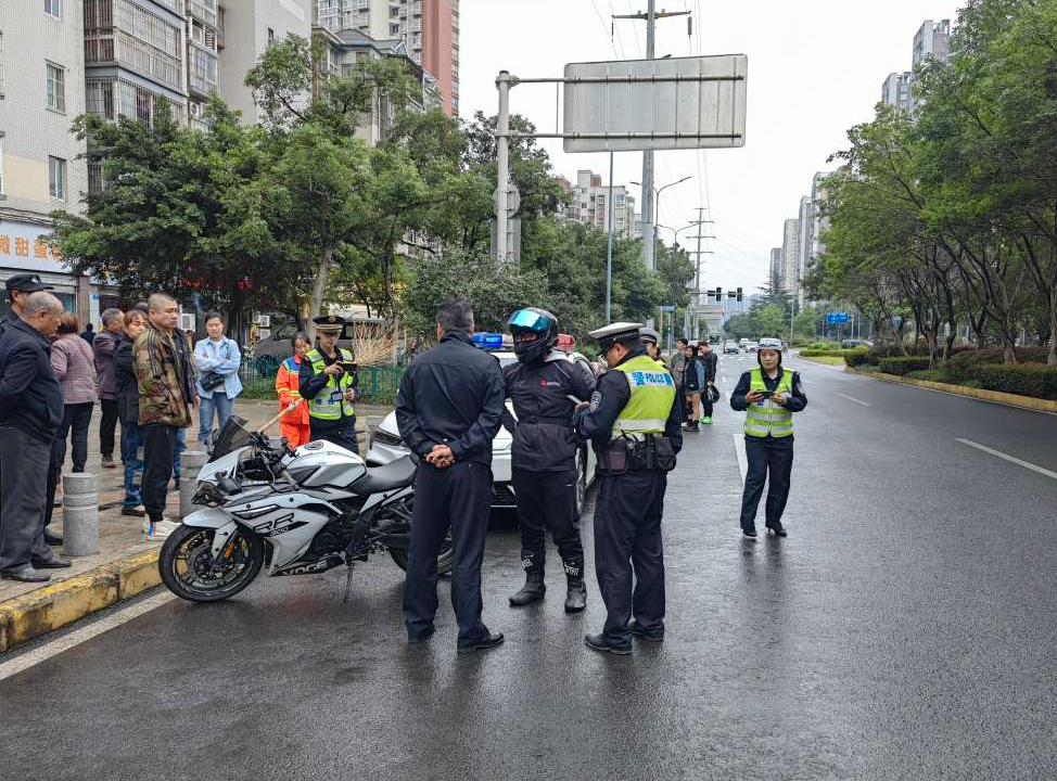 永川警方严厉整治大功率摩托车“炸街”违法行为