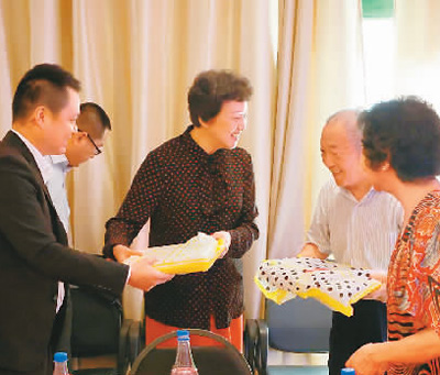 国侨办代表团在巴西走访慰侨