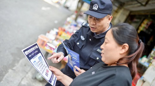 脚步丈量“平安路”搭建警民“连心桥” 张亭浩的“三个三”社区工作法