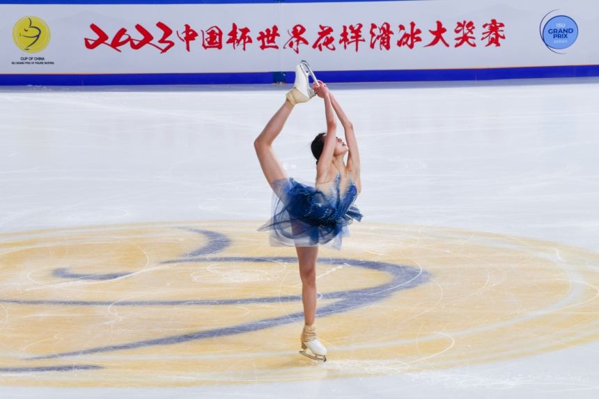 11月10日,中国选手陈虹伊在比赛中。邹乐摄