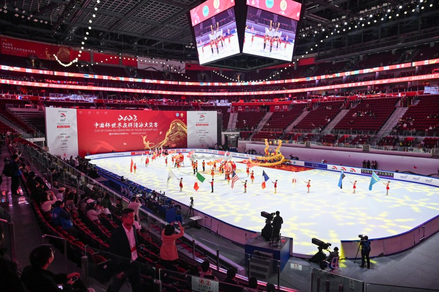 11月10日,重庆,2023年中国杯世界花样滑冰大奖赛开幕式现场。邹乐摄