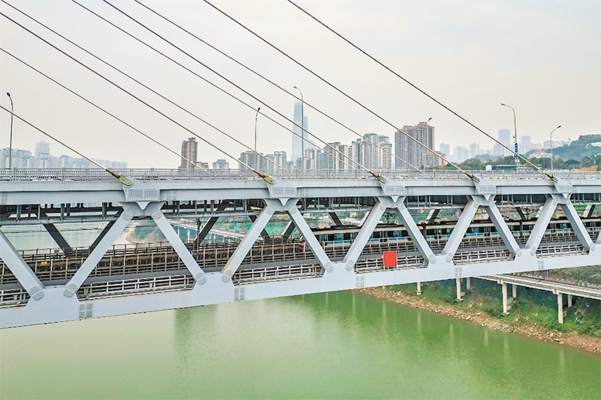 重庆两条轨道交通线今日全线贯通运营