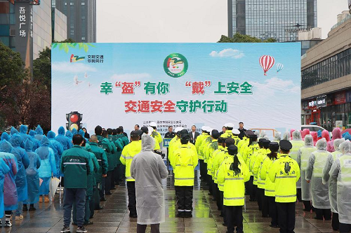 ​重庆铜梁公安多角度开展“全国交通安全日”主题宣传活动
