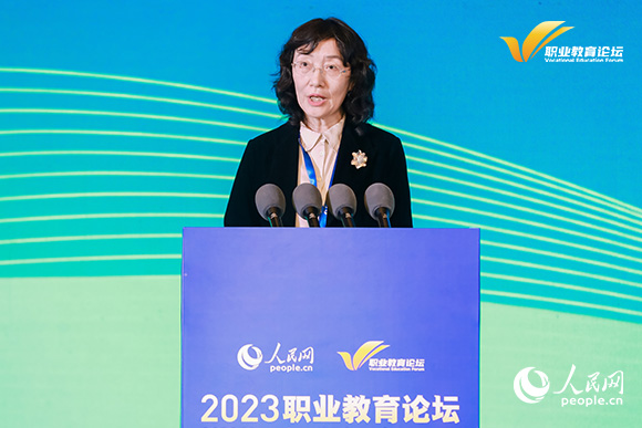 工人日报社副总编辑赵巧萍作主题发言。