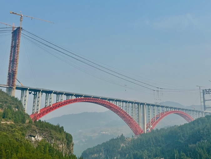 突破多項世界紀錄 渝湘復線高速公路雙堡特大橋貫通