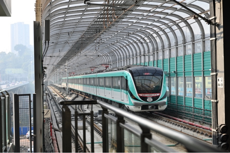 重庆轨交18号线开通 重庆前三期轨道线路全部建成投用