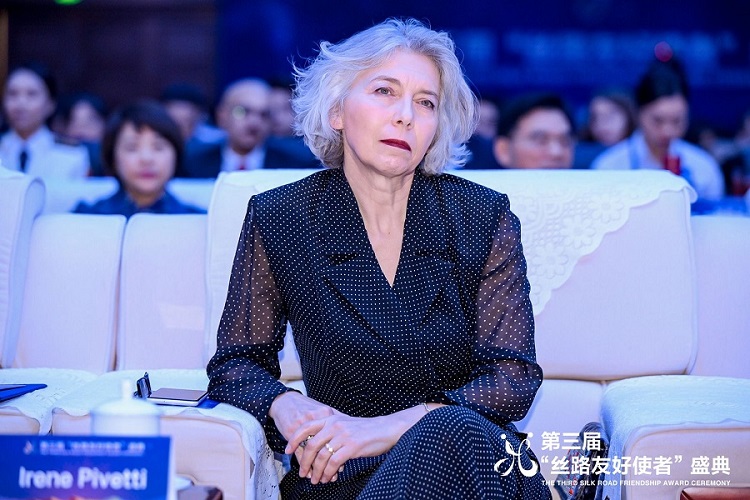 伊雷妮・皮韦蒂参加第三届“丝路友好使者”盛典颁奖活动。主办方供图