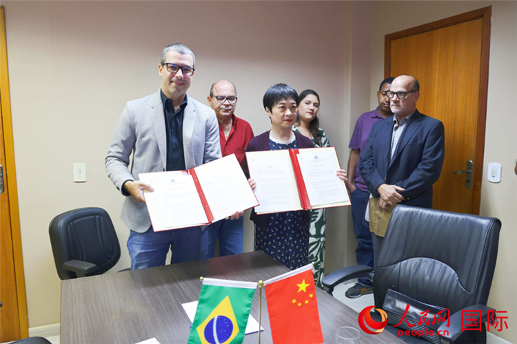 广东省江门市与巴西里约州马里卡市签署加强交流合作备忘录