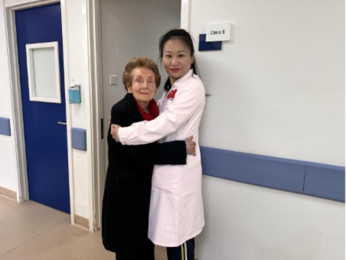 高友玲医生（右一）与索尼亚女士（左一）合影   第19期中国援马耳他医疗队 供图