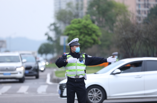 疏堵促畅 打好“组合拳” 高新交巡警全力提升校园周边重点路段安全畅行指数