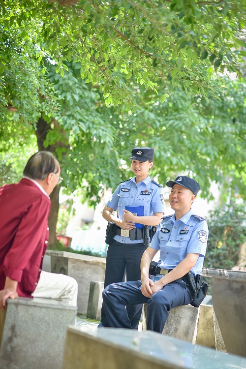 掌握着平安密码的社区民警
